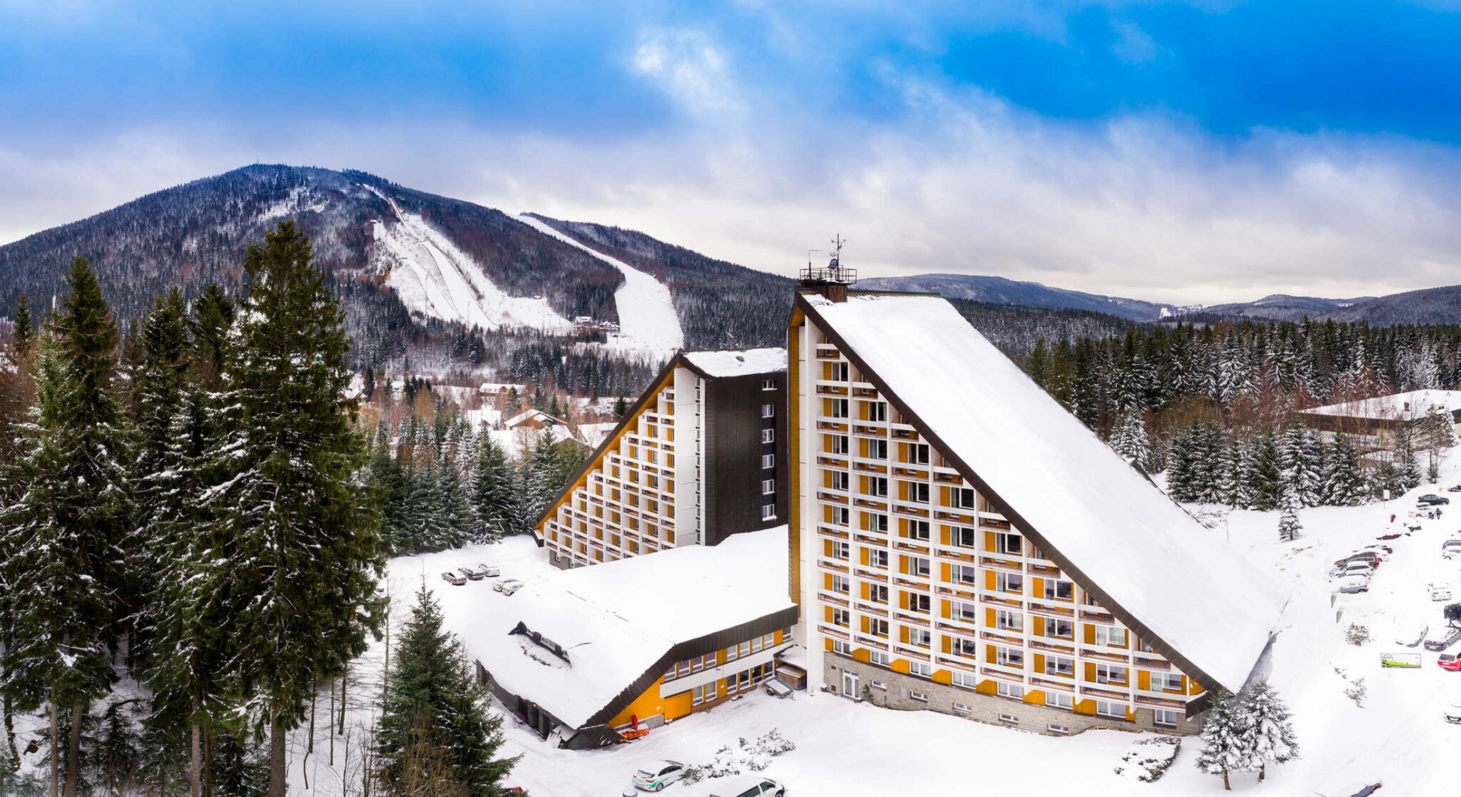 hotel sklar harrachov 2048x1117